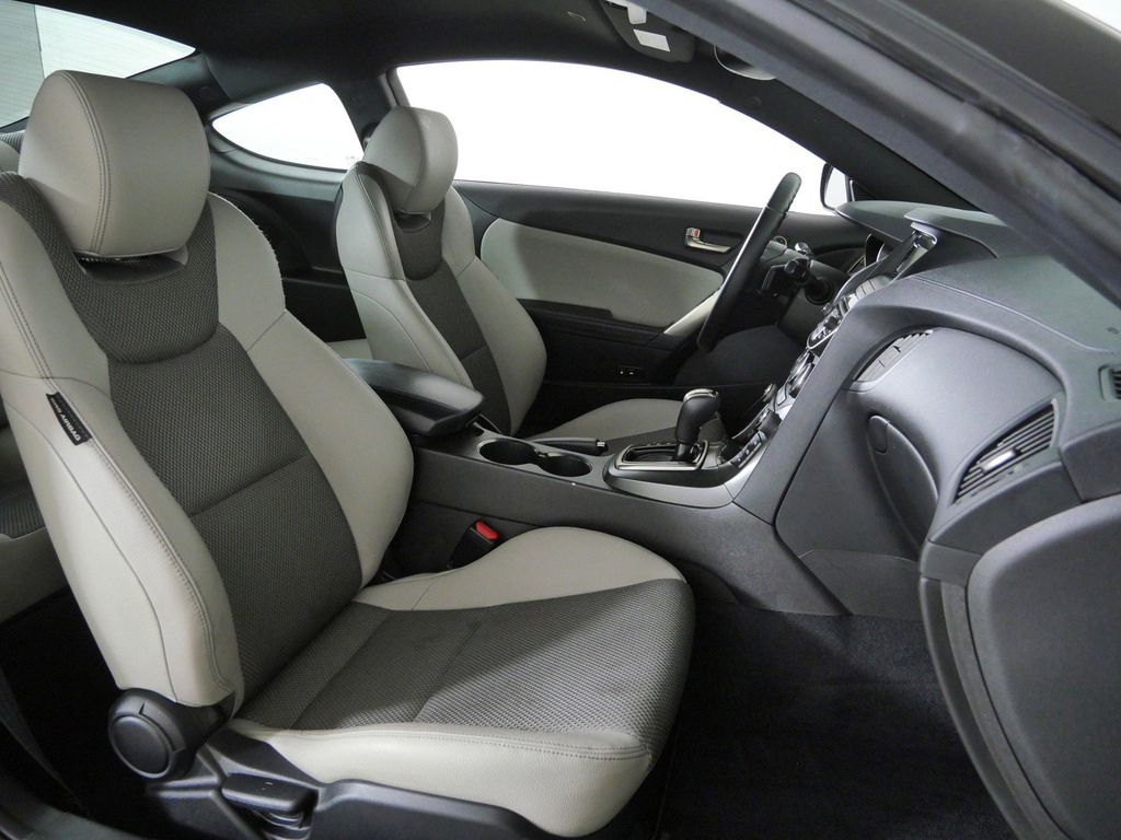 Thumbnail: 2015 Hyundai Genesis - 10