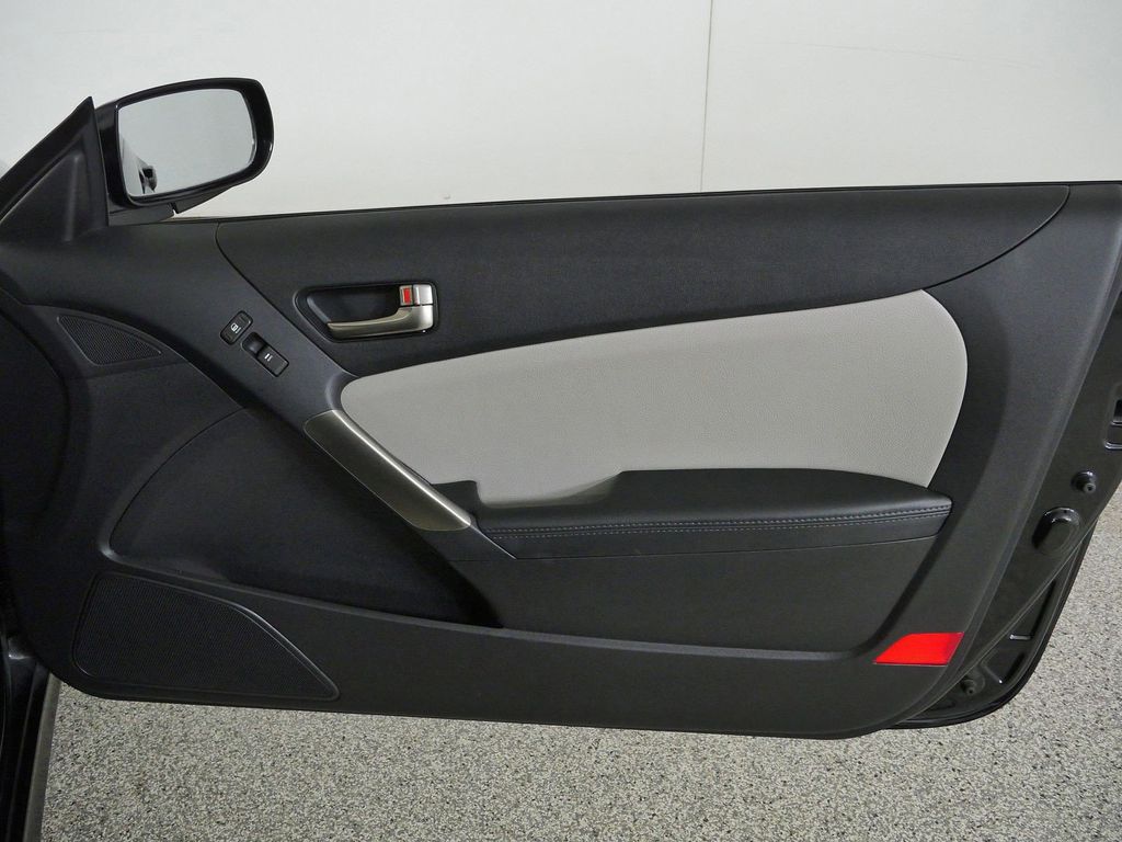 Thumbnail: 2015 Hyundai Genesis - 25