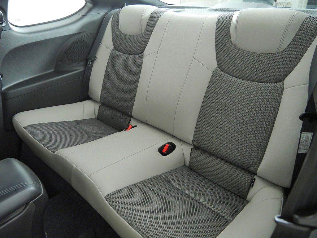 Thumbnail: 2015 Hyundai Genesis - 30