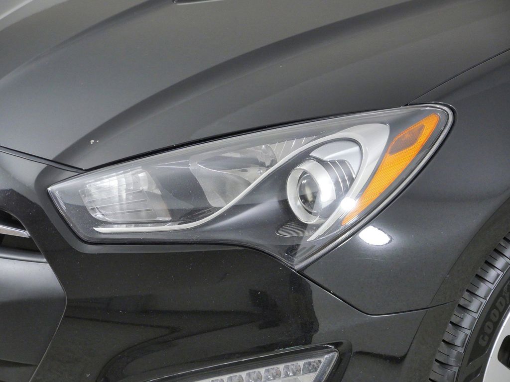 Thumbnail: 2015 Hyundai Genesis - 17