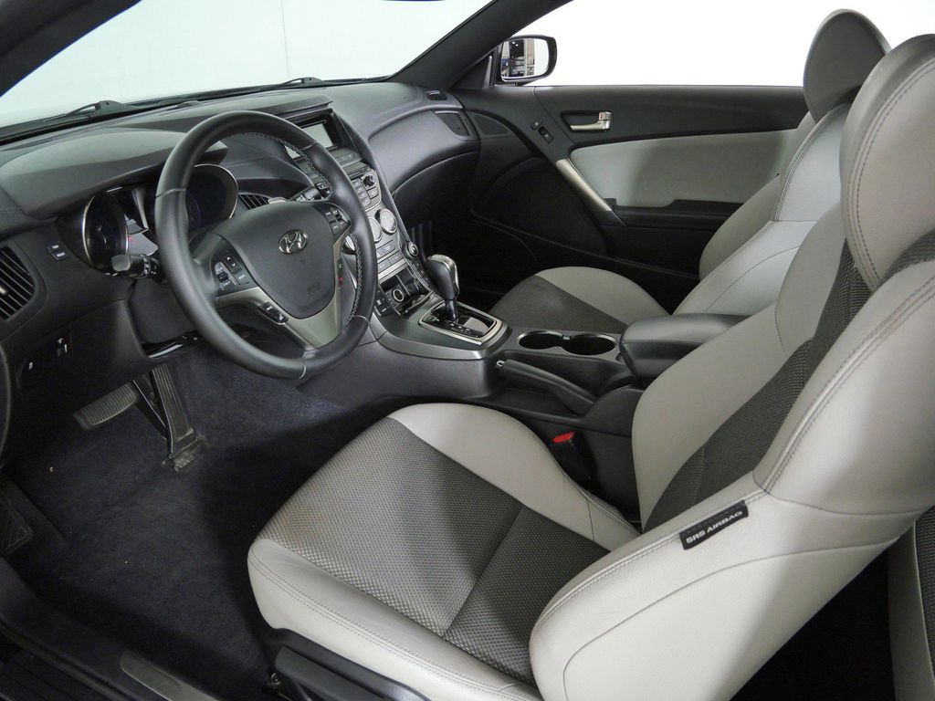 Thumbnail: 2015 Hyundai Genesis - 31