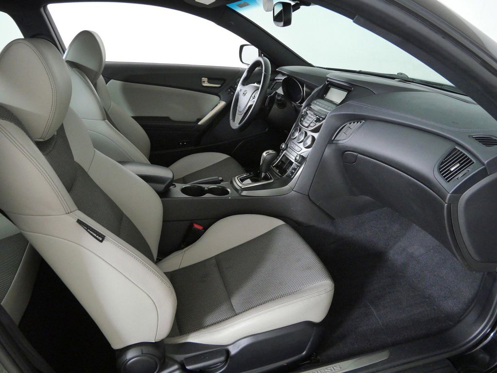 Thumbnail: 2015 Hyundai Genesis - 9