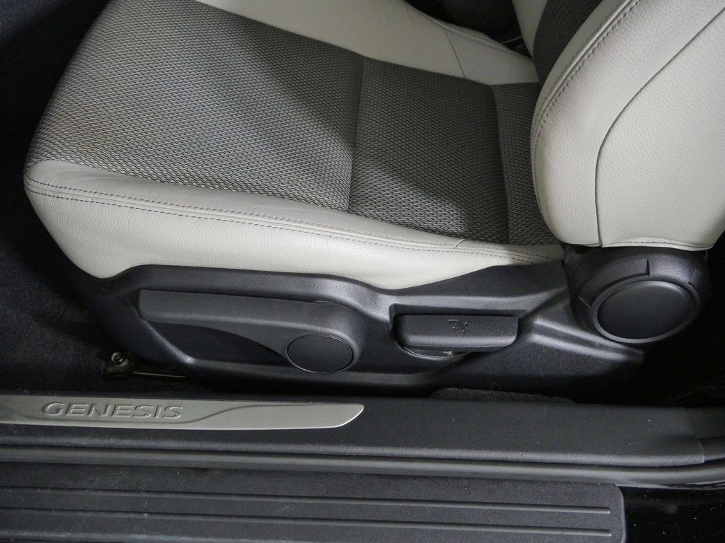 Thumbnail: 2015 Hyundai Genesis - 35
