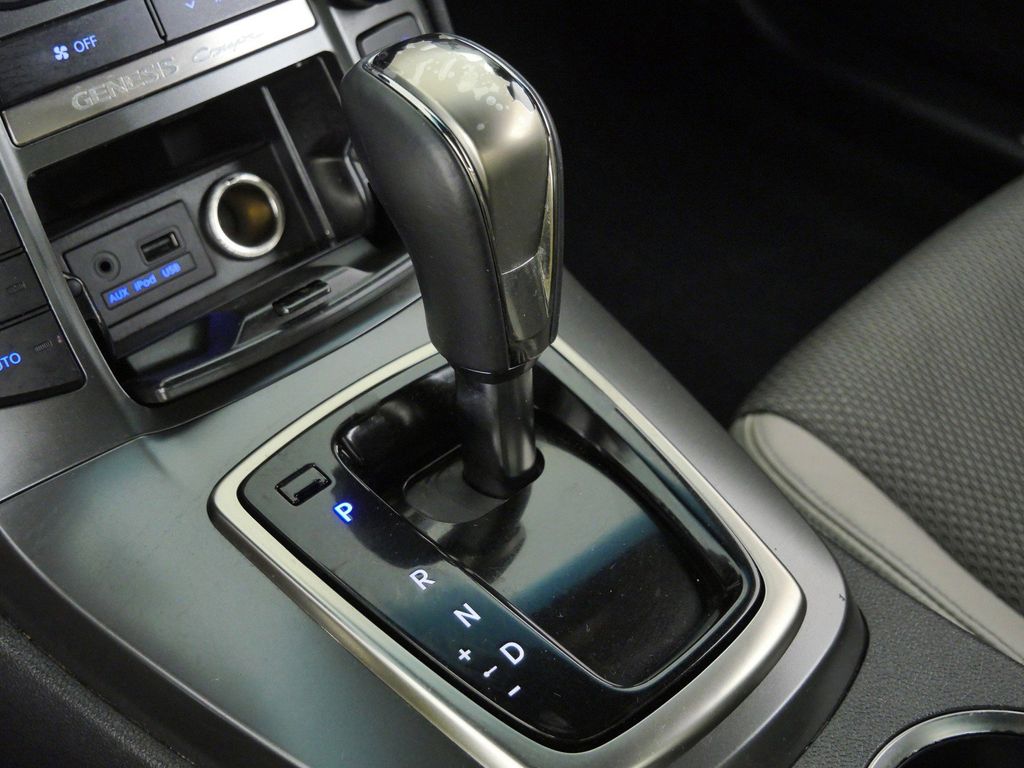 Thumbnail: 2015 Hyundai Genesis - 13
