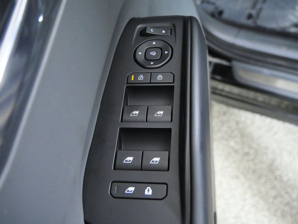 Thumbnail: 2024 Kia EV9 - 38
