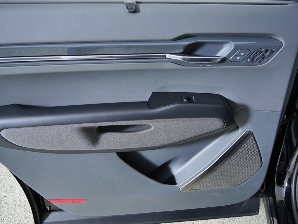Thumbnail: 2024 Kia EV9 - 35