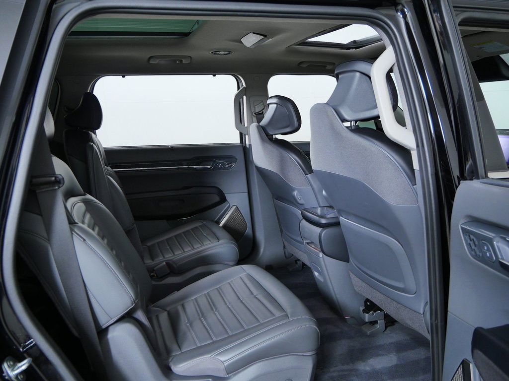 Thumbnail: 2024 Kia EV9 - 11