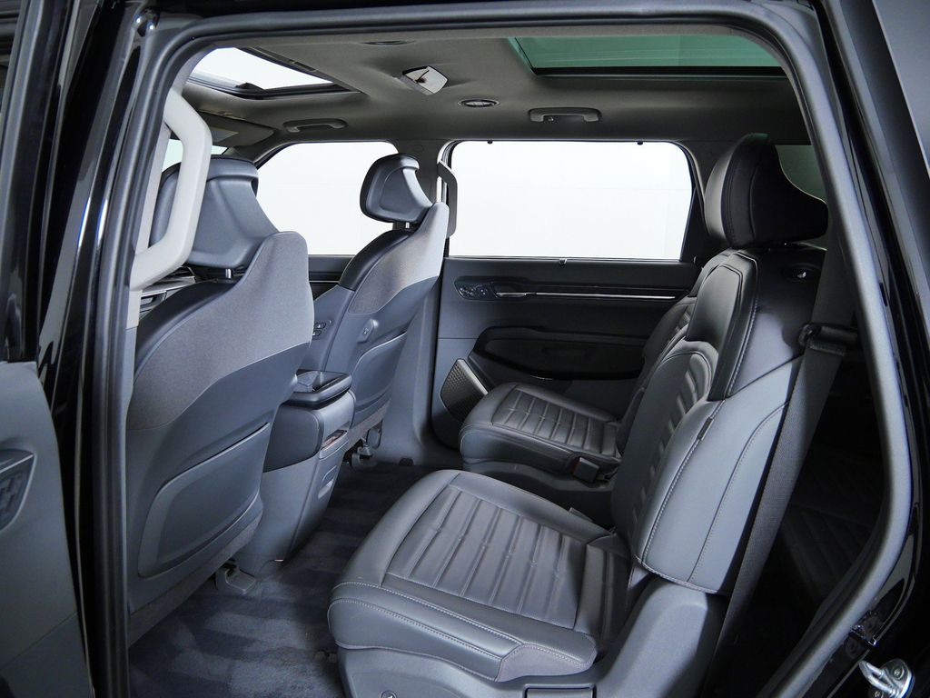 Thumbnail: 2024 Kia EV9 - 32