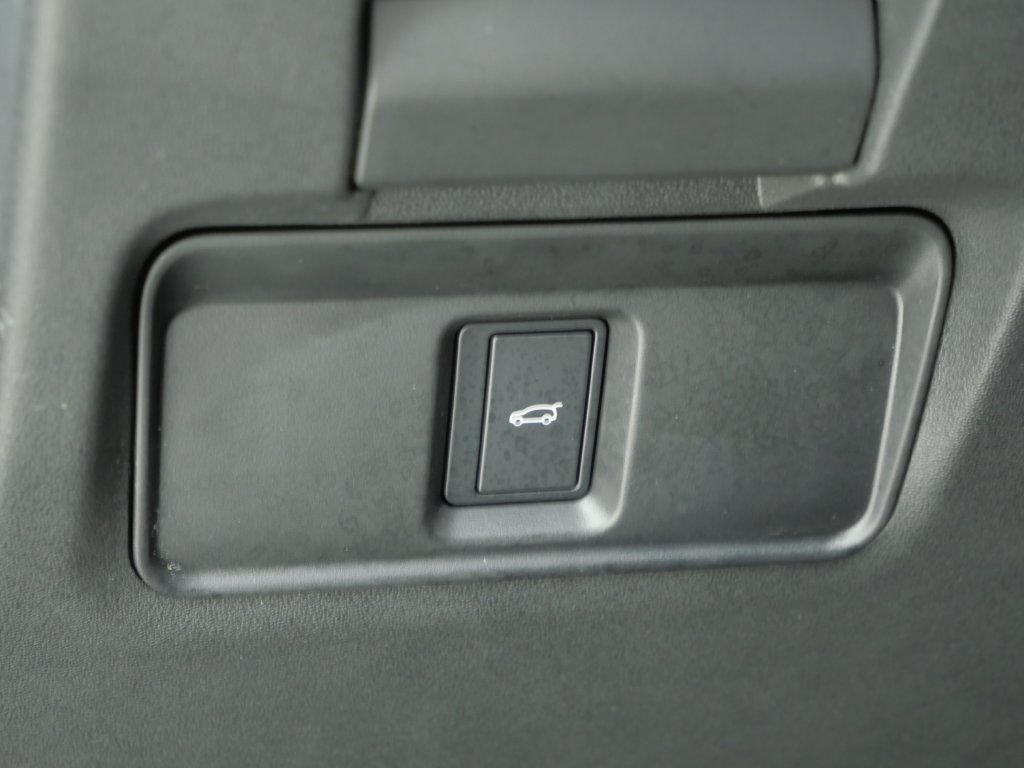 Thumbnail: 2024 Land Rover Discovery Sport - 41