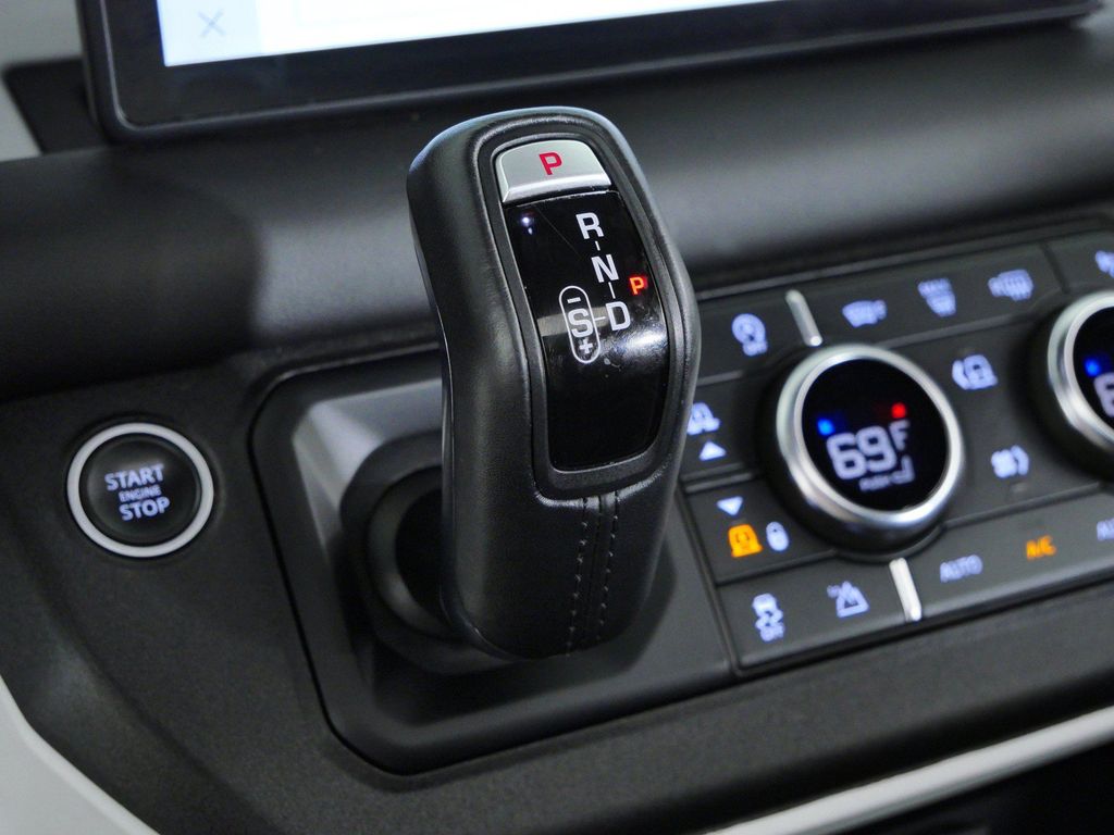 Thumbnail: 2021 Land Rover Defender - 44