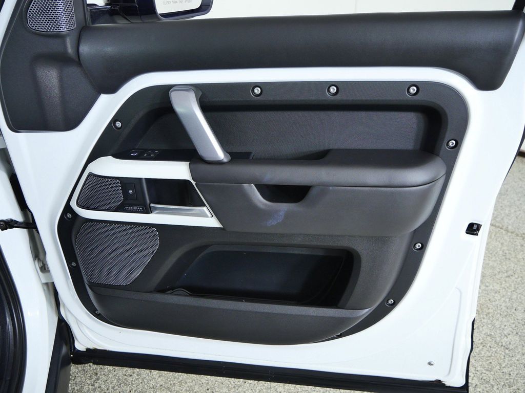 Thumbnail: 2021 Land Rover Defender - 29