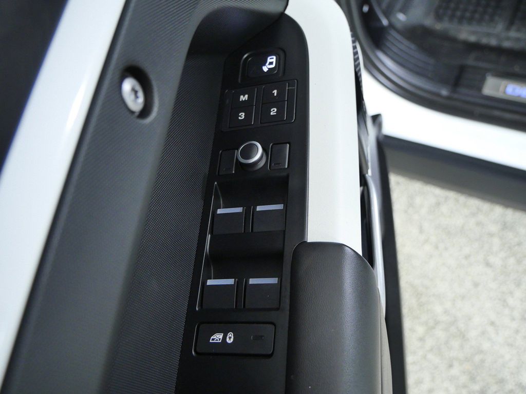 Thumbnail: 2021 Land Rover Defender - 37