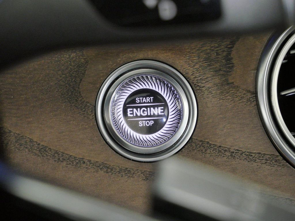 Thumbnail: 2021 Mercedes-Benz E-Class - 44