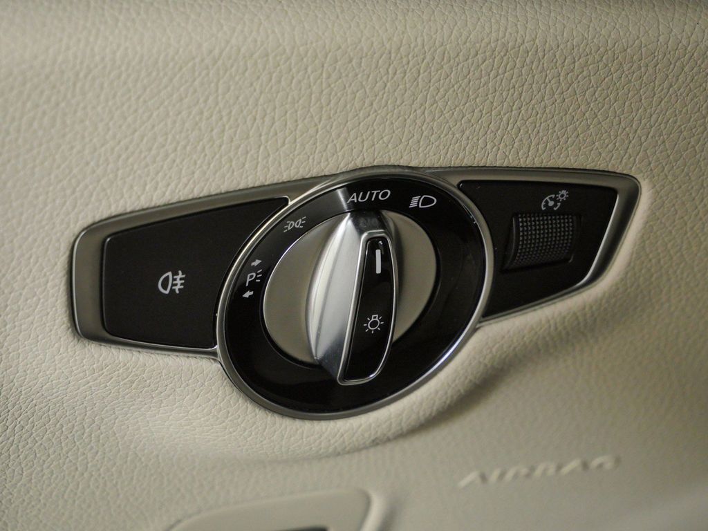 Thumbnail: 2021 Mercedes-Benz E-Class - 41