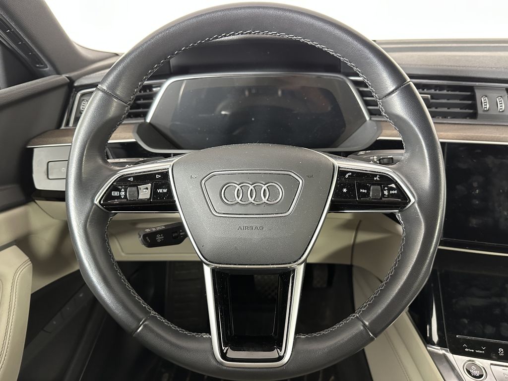 Thumbnail: 2023 Audi e-tron - 2