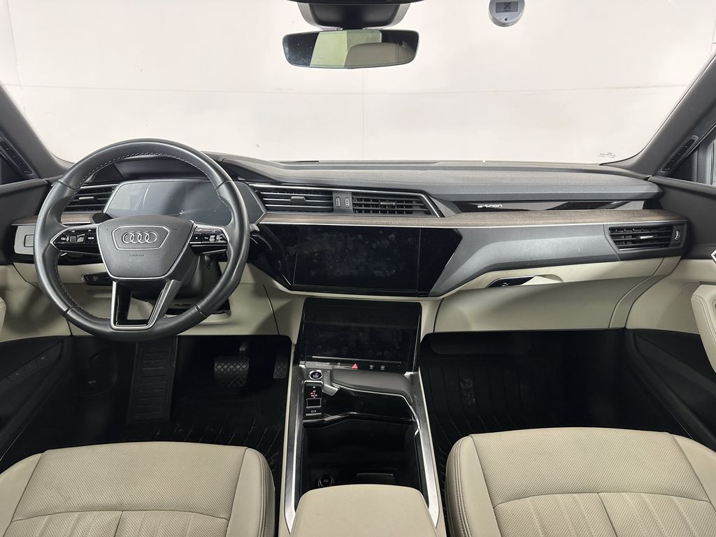 Thumbnail: 2023 Audi e-tron - 6