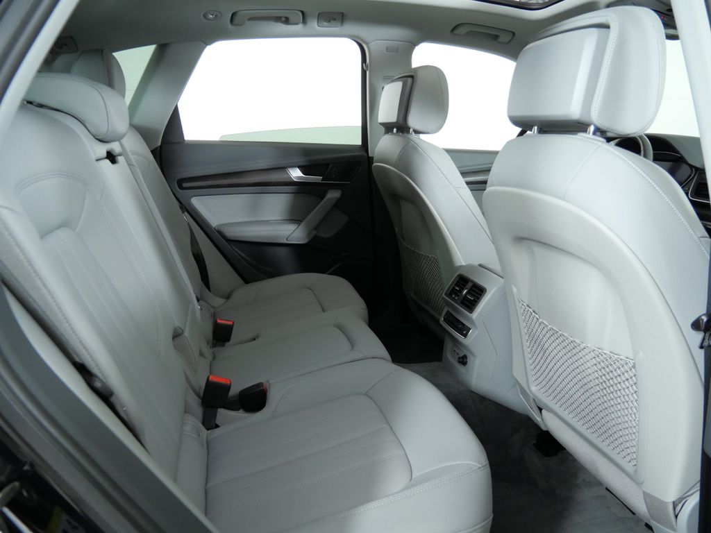Thumbnail: 2020 Audi Q5 - 11