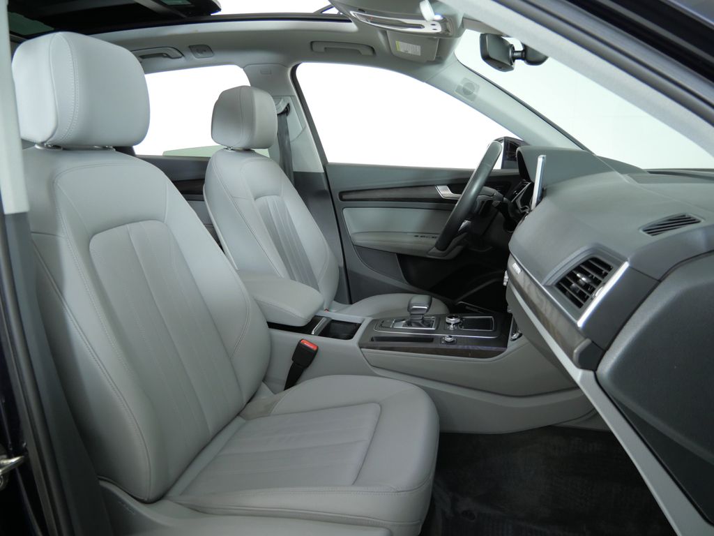 Thumbnail: 2020 Audi Q5 - 10