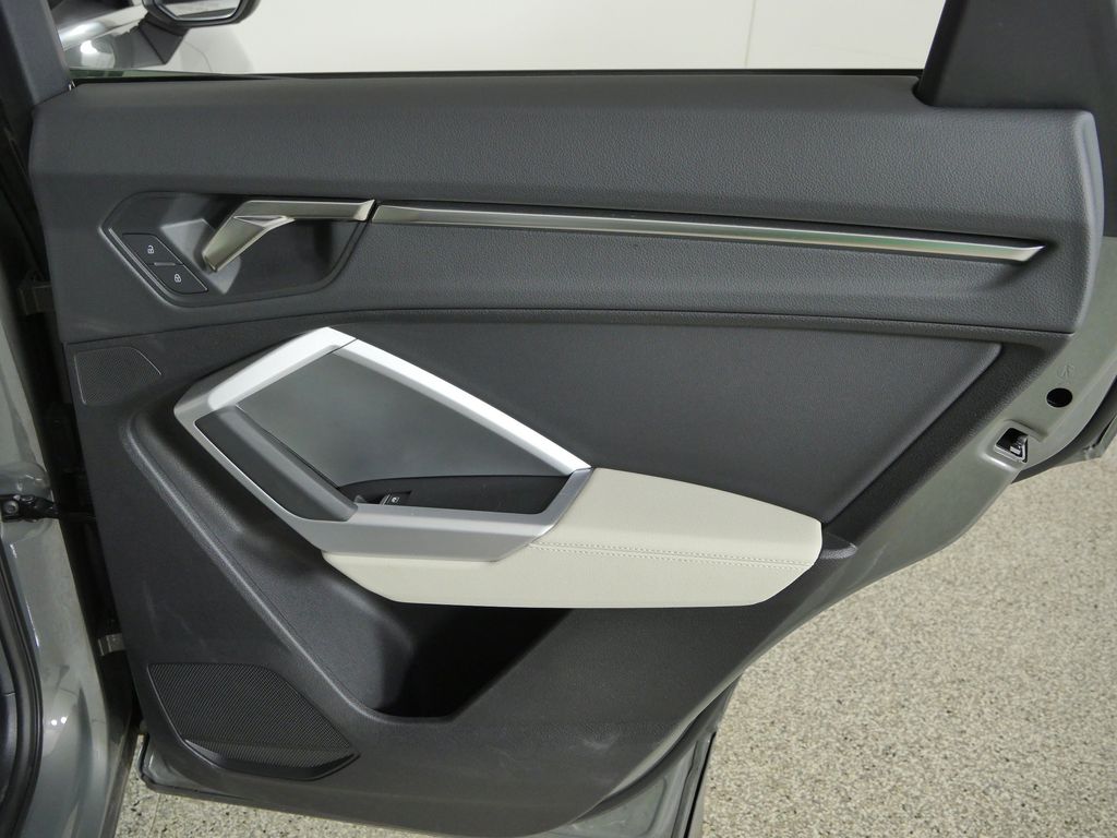 Thumbnail: 2024 Audi Q3 - 31