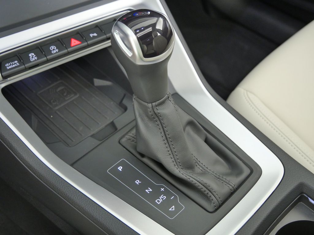 Thumbnail: 2024 Audi Q3 - 13