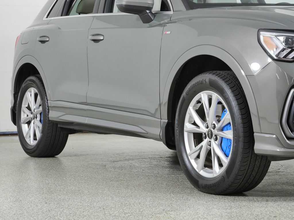 Thumbnail: 2024 Audi Q3 - 8