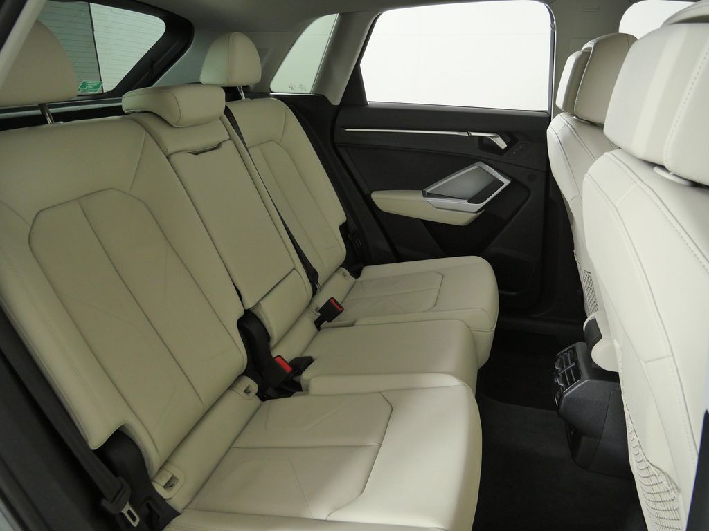 Thumbnail: 2024 Audi Q3 - 32
