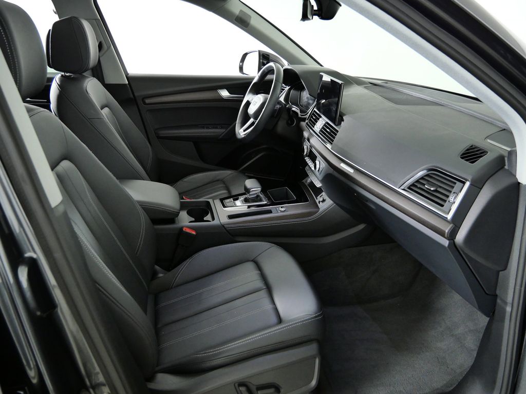 Thumbnail: 2023 Audi Q5 - 9