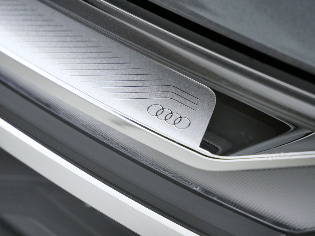 Thumbnail: 2023 Audi Q5 - 7