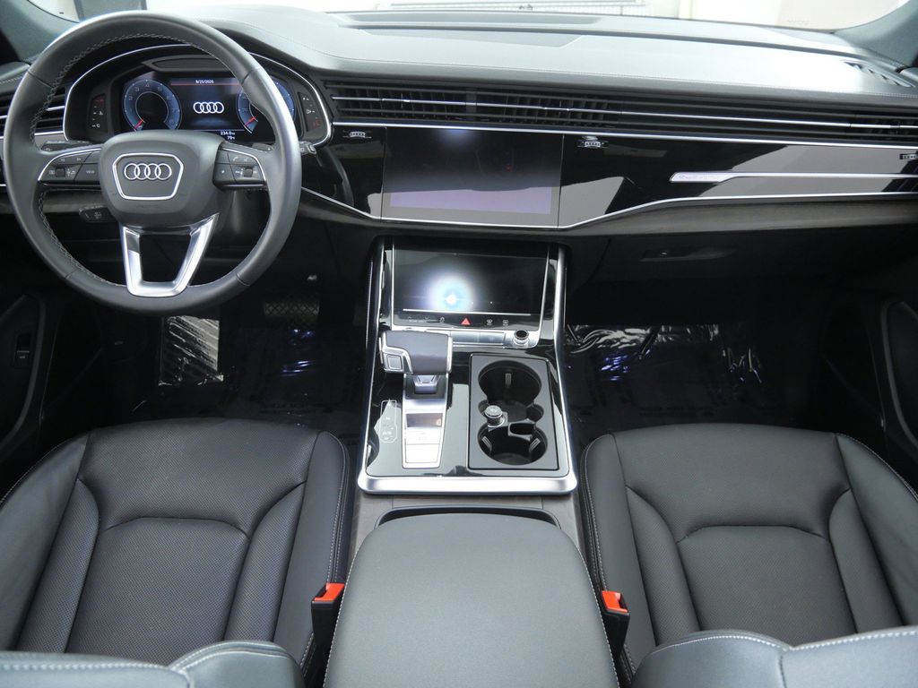 Thumbnail: 2022 Audi Q8 - 2