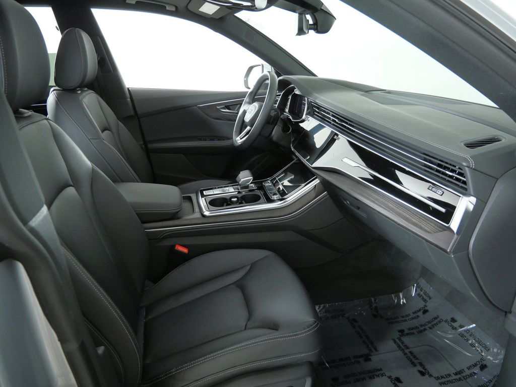 Thumbnail: 2022 Audi Q8 - 8