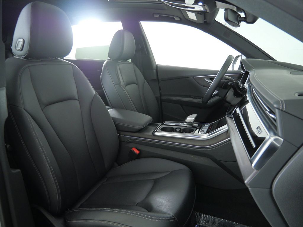 Thumbnail: 2022 Audi Q8 - 9