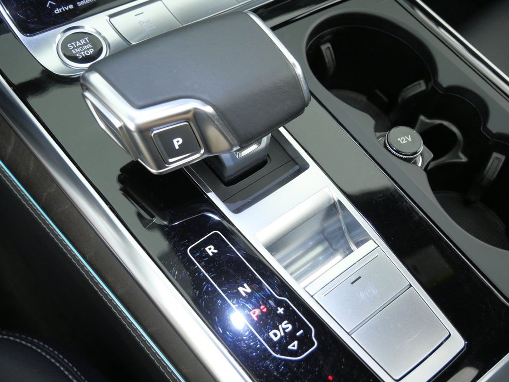 Thumbnail: 2022 Audi Q8 - 12