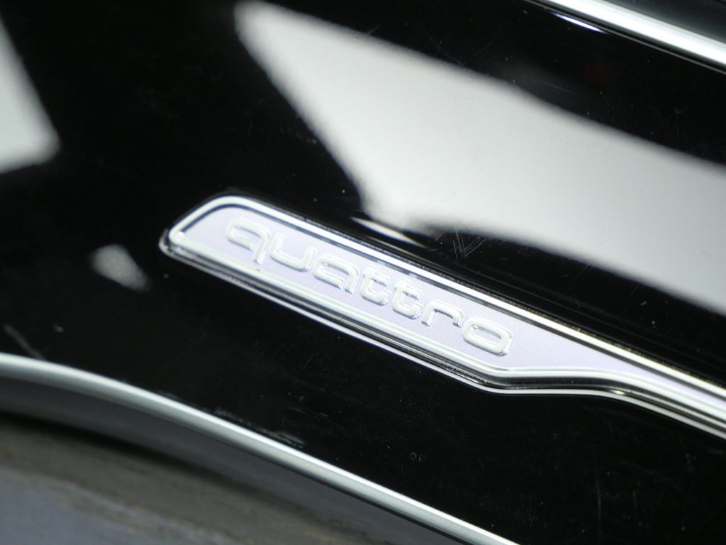 Thumbnail: 2022 Audi Q8 - 16