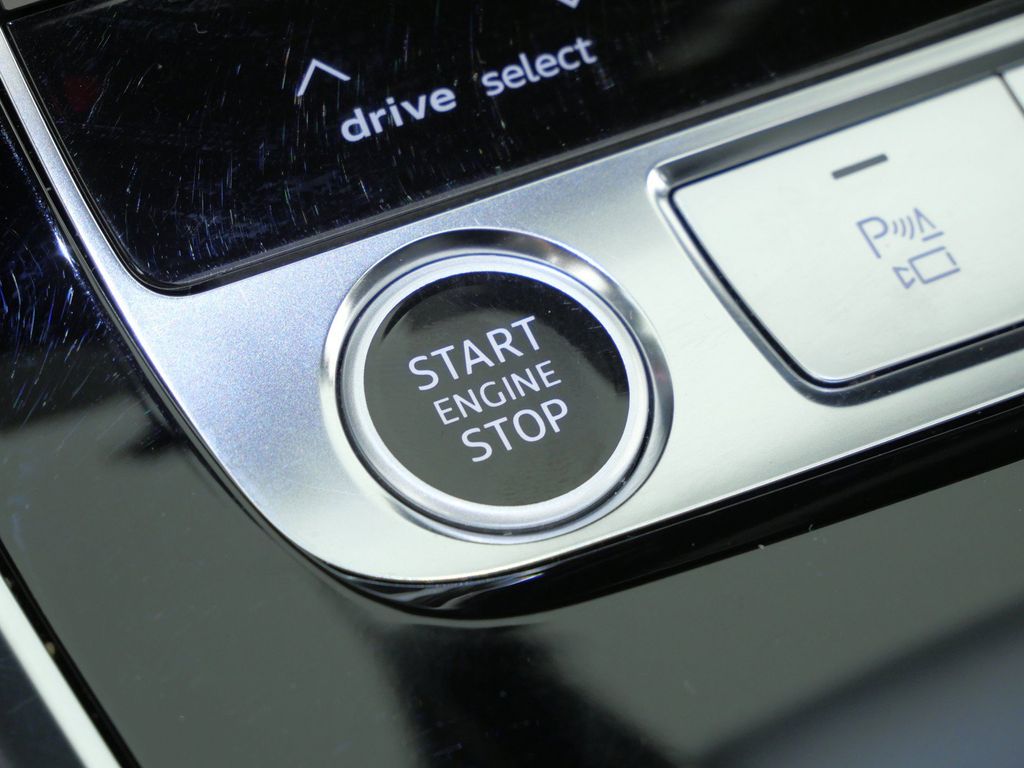 Thumbnail: 2022 Audi Q8 - 45