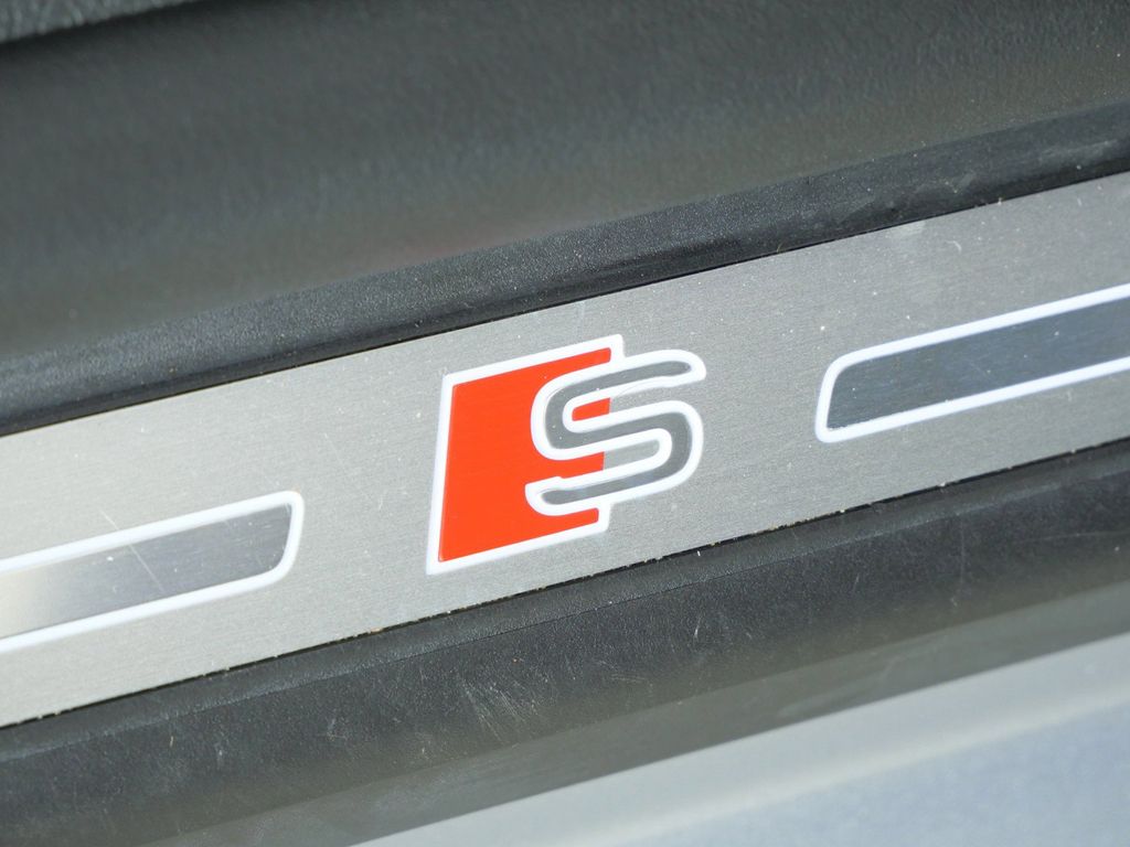 Thumbnail: 2022 Audi Q8 - 30