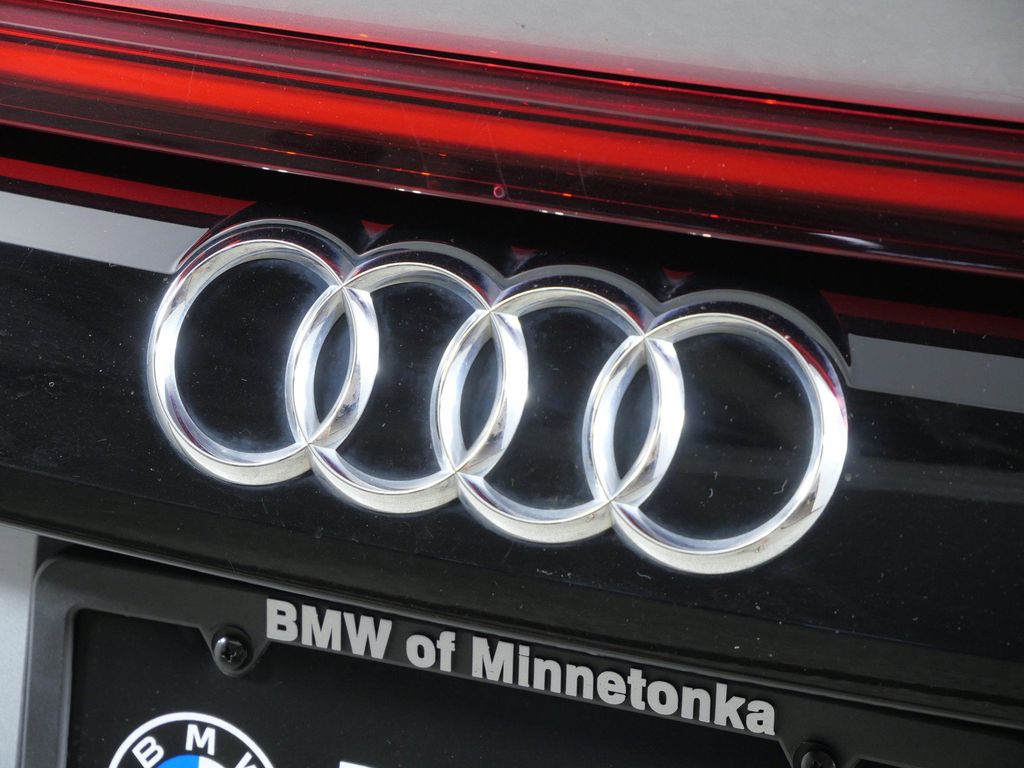 Thumbnail: 2022 Audi Q8 - 22