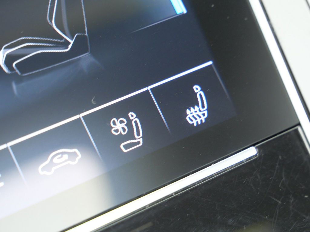 Thumbnail: 2022 Audi Q8 - 48