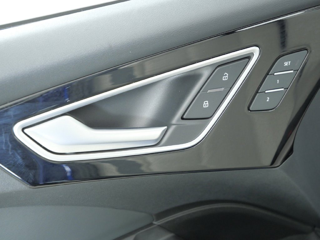 Thumbnail: 2024 Audi Q4 e-tron - 40