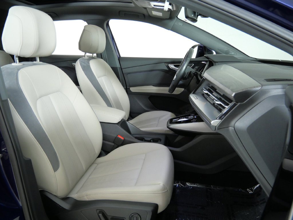 Thumbnail: 2024 Audi Q4 e-tron - 9