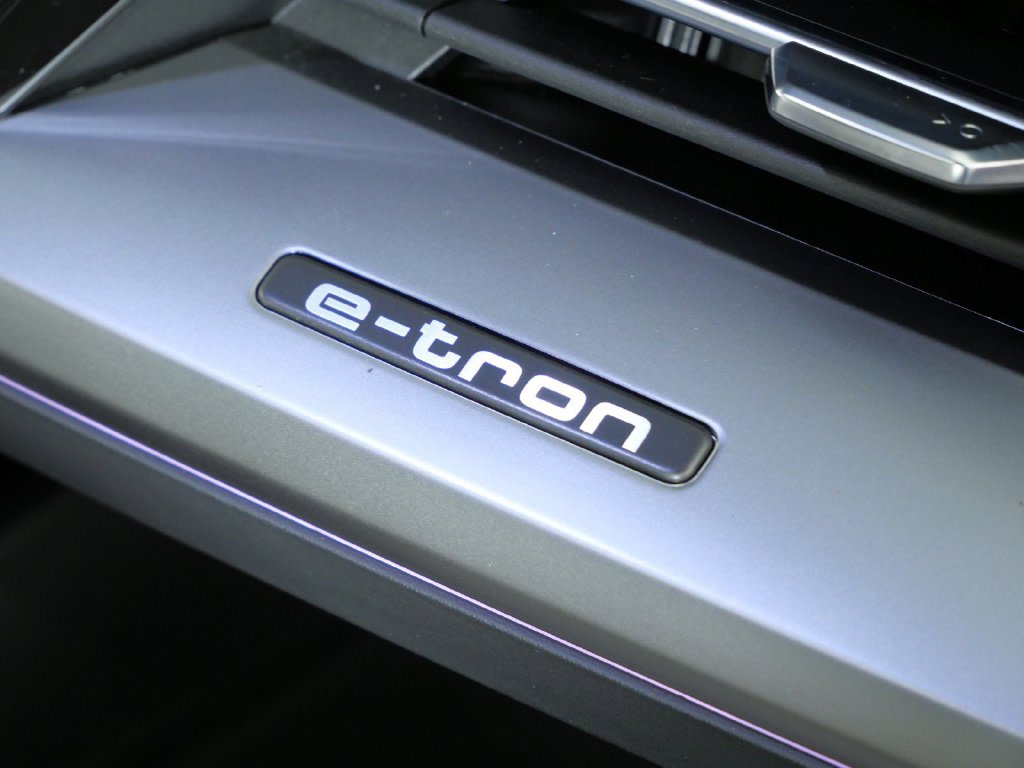 Thumbnail: 2024 Audi Q4 e-tron - 29