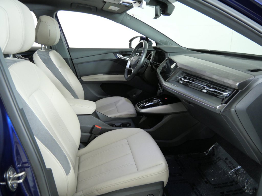 Thumbnail: 2024 Audi Q4 e-tron - 8