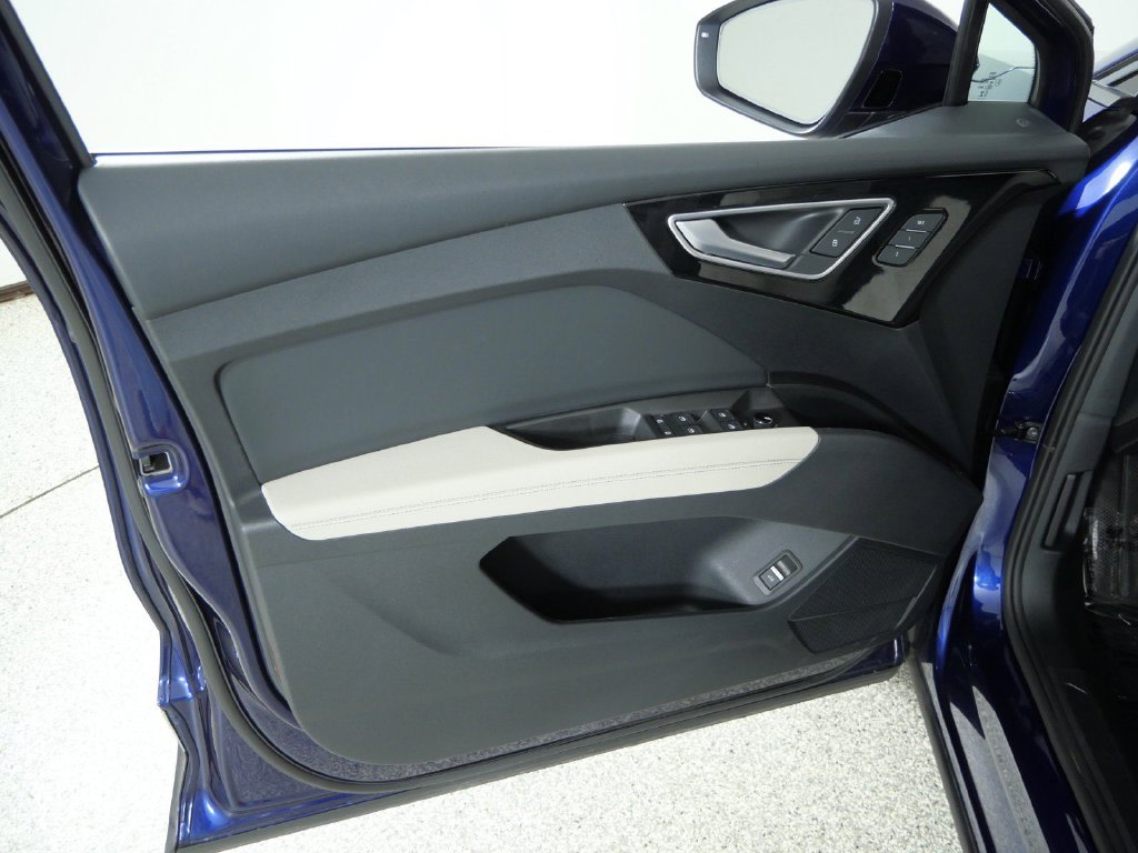 Thumbnail: 2024 Audi Q4 e-tron - 36