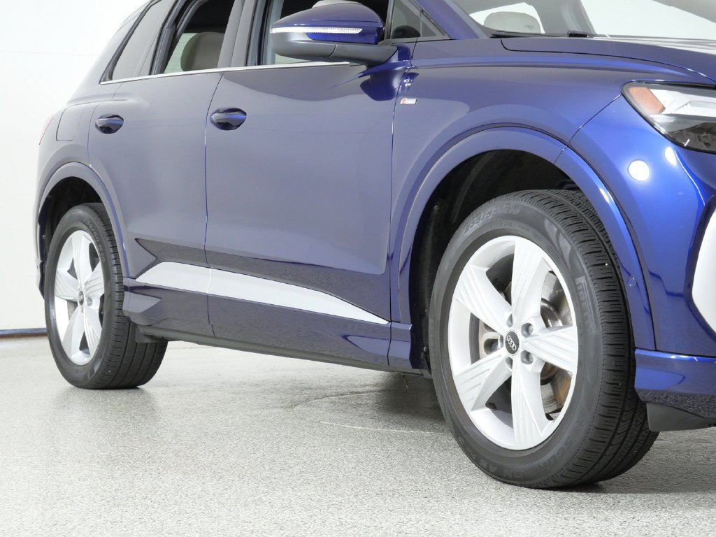 Thumbnail: 2024 Audi Q4 e-tron - 7