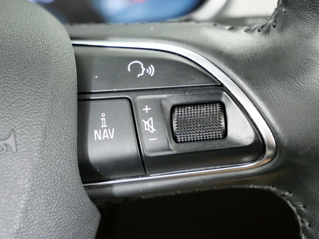Thumbnail: 2015 Audi Q7 - 47