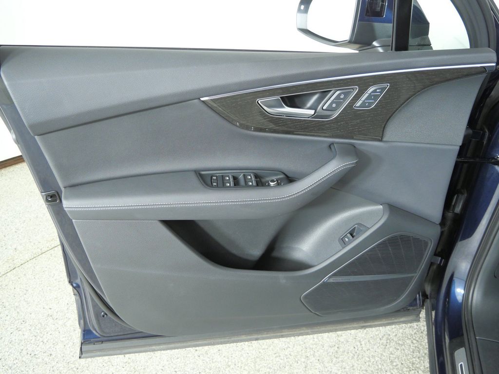 Thumbnail: 2025 Audi Q7 - 36