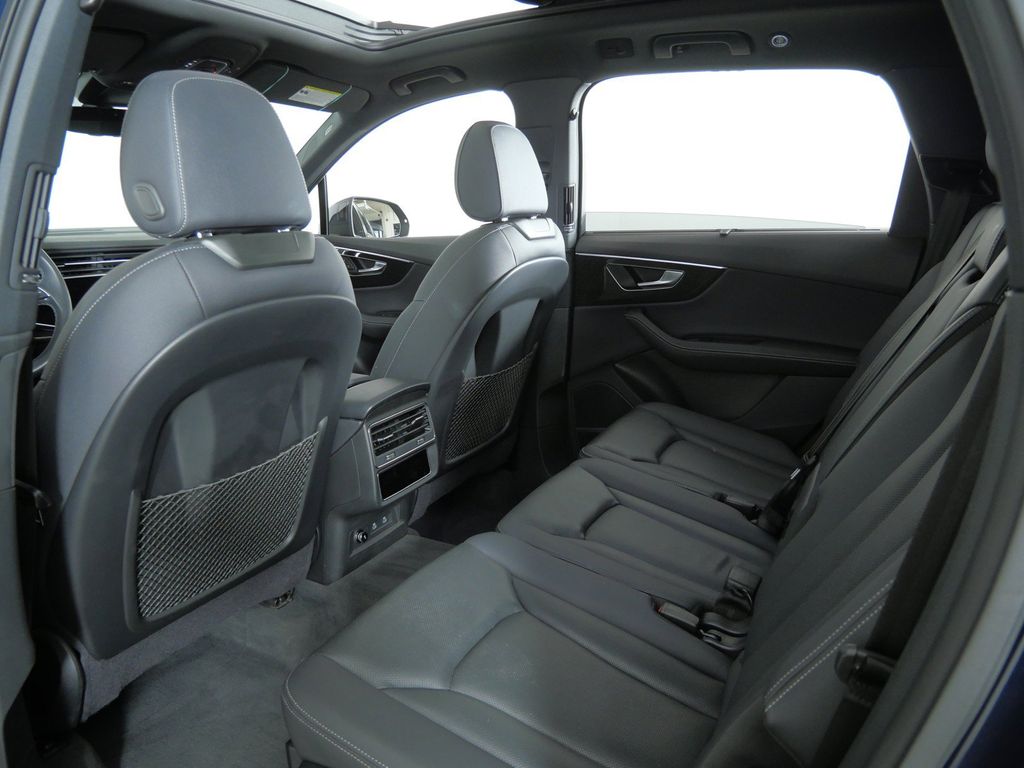Thumbnail: 2025 Audi Q7 - 34
