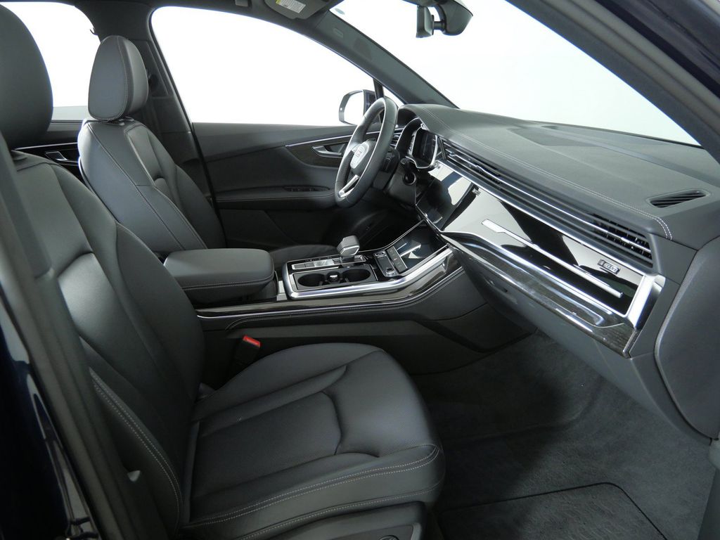 Thumbnail: 2025 Audi Q7 - 9