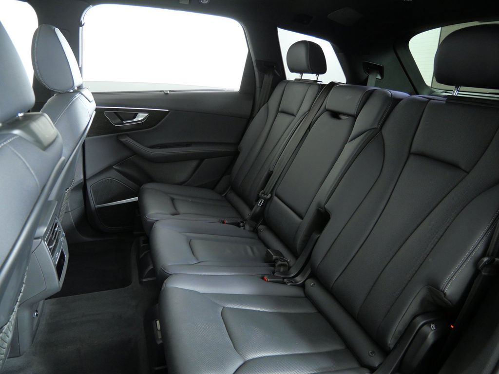 Thumbnail: 2025 Audi Q7 - 35