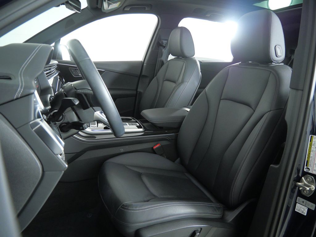 Thumbnail: 2025 Audi Q7 - 38
