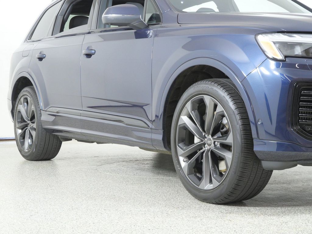 Thumbnail: 2025 Audi Q7 - 8